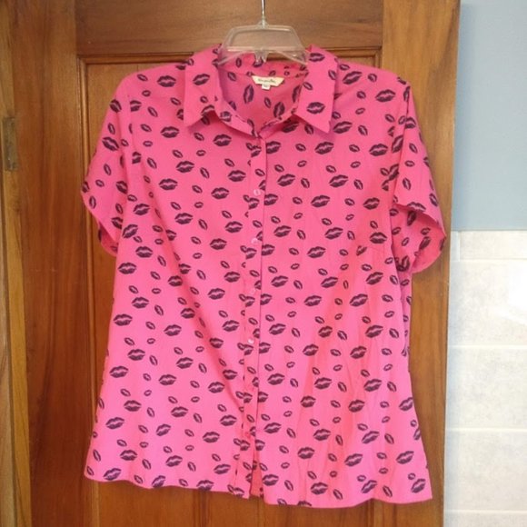 Simply be Lip print button down top - Picture 1 of 6